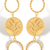 Aretes de coníferas y aros vista detallada